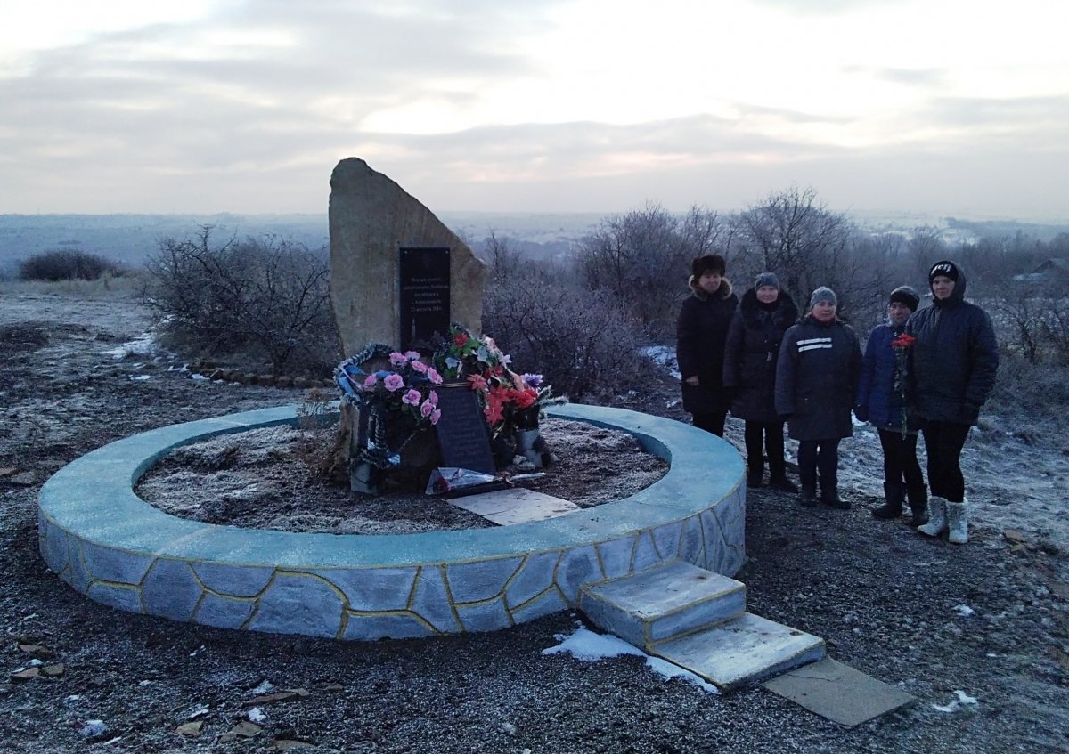 Погода чернухино перевальский. Памятник в Чернухино. Село Чернухино Луганская область. Село Адрианополь Луганская область. Перевальский район памятники.