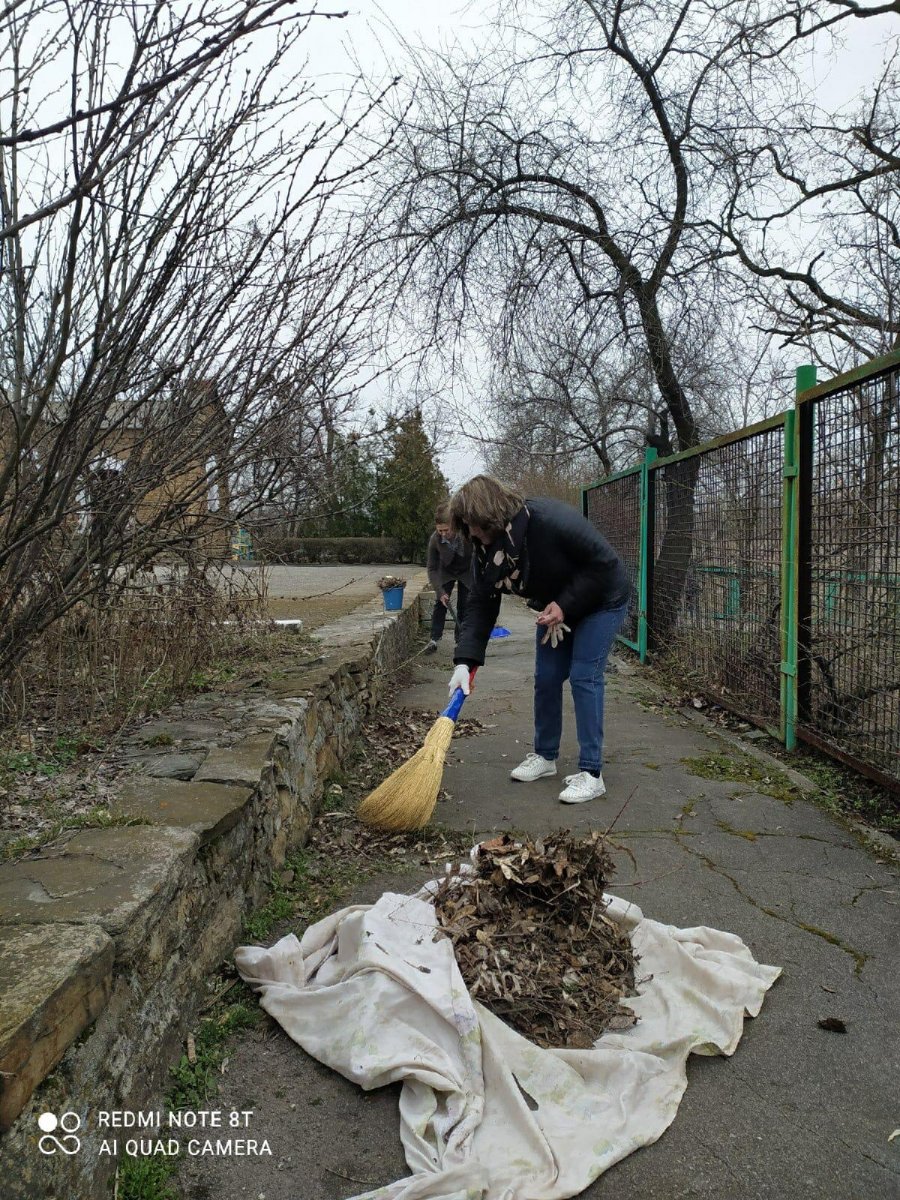 Уборка территории проводится. Уборка территории от мусора. Уборка общественных территорий. Санитарная уборка.