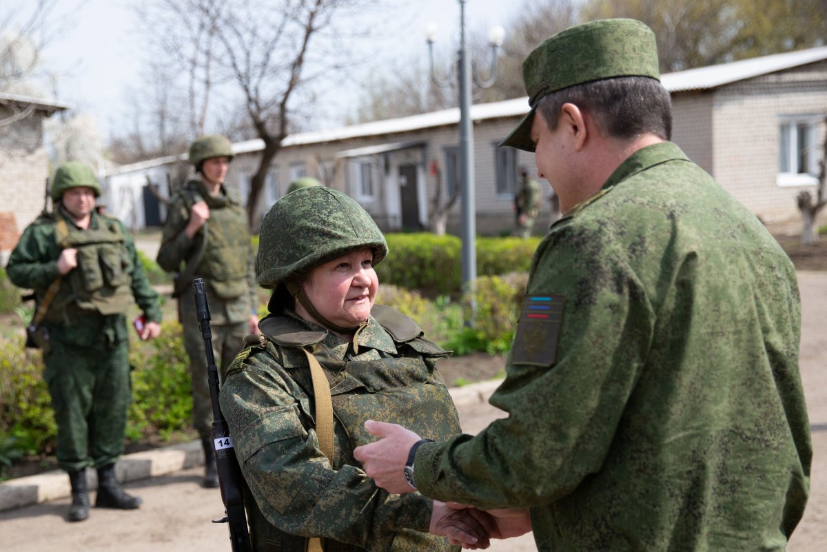 4 военнослужащих. Военнослужащие. Герои ЛНР. Народная милиция ЛНР. Солдаты ЛНР.