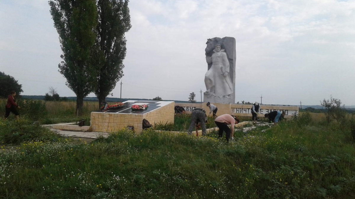 Погода чернухино перевальский. Чернухино Луганская область. Село Чернухино Луганская область. Чернухино ЛНР. Памятник ветеранам.