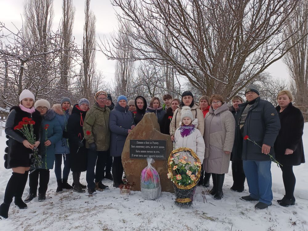 Погода чернухино перевальский. Пгт Чернухино. Перевальский район. Чернухино-Дебальцевская операция классный час. Чернухино садик.